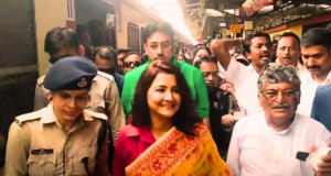 Rachna Banerjee in local train